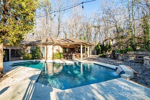 3911 Lakeside Dr in Charlotte, NC - Building Photo