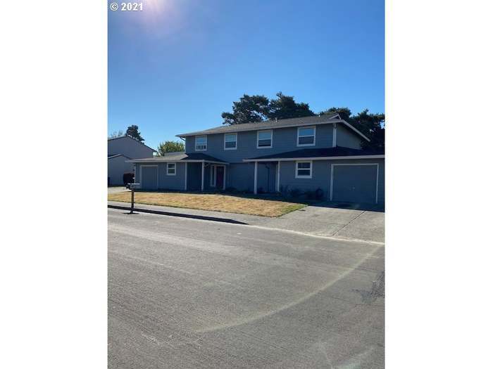 22632 NE Schuyler St in Fairview, OR - Building Photo