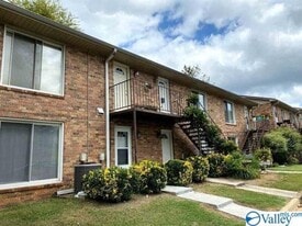 2018 Hobbs Rd SE in Huntsville, AL - Building Photo