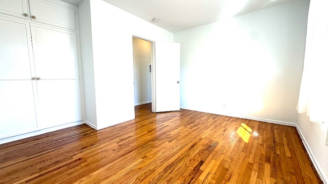 5826 Gregory Ave, Unit 4 in Los Angeles, CA - Foto de edificio - Building Photo