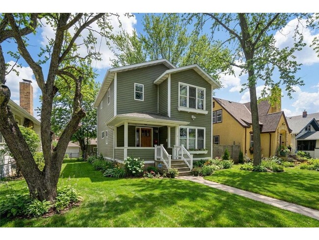 241 Russell Ave S in Minneapolis, MN - Building Photo - Building Photo