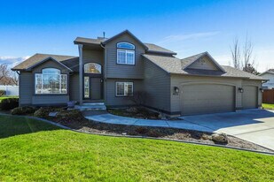 18624 E 8th Ave in Spokane Valley, WA - Building Photo