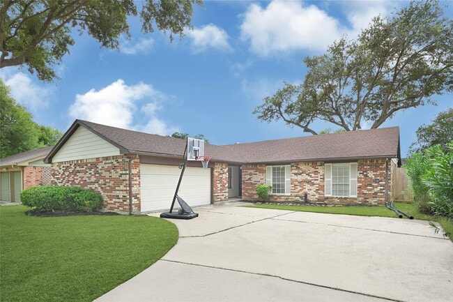 10114 Dover Hill Rd in La Porte, TX - Building Photo - Building Photo