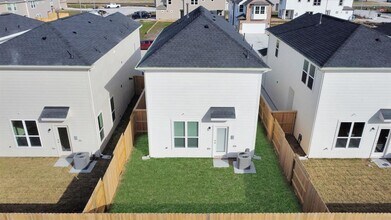 1534 Revolution Way in Missouri City, TX - Building Photo - Building Photo