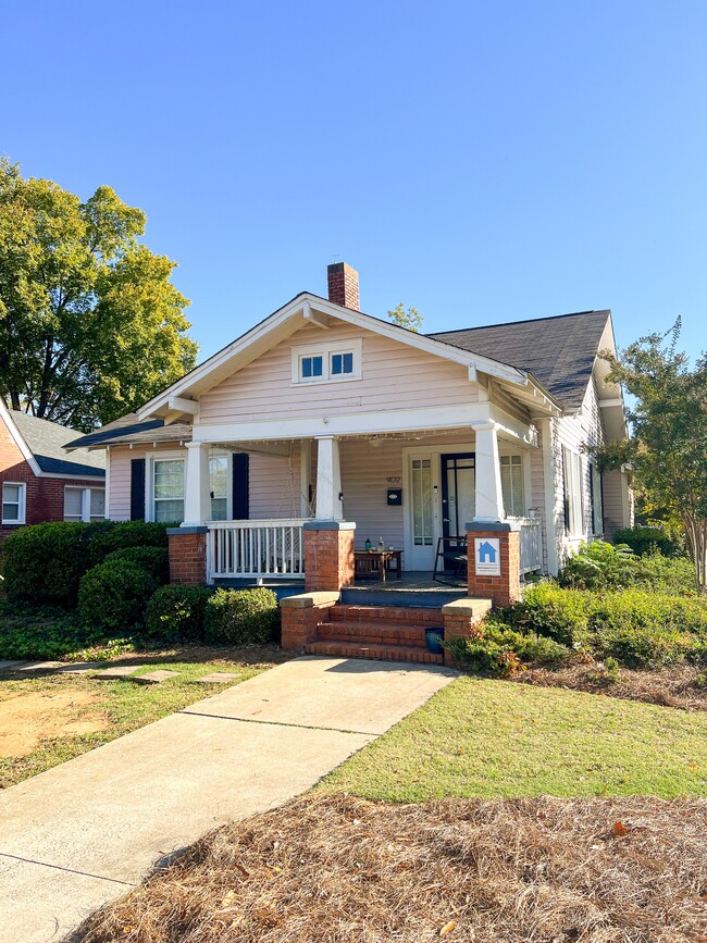 902 College Avenue Ext