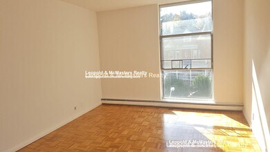 520 Washington St, Unit 2E in Brookline, MA - Building Photo - Building Photo