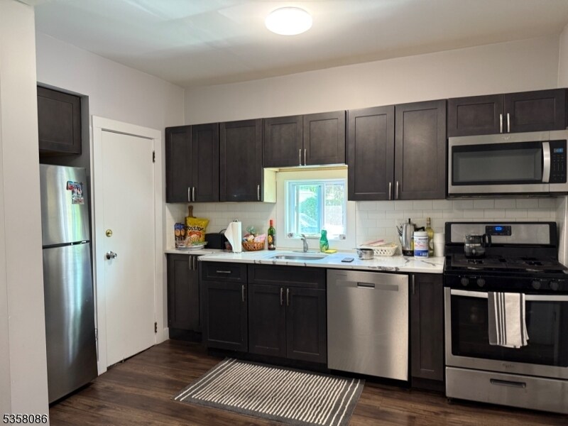 41 New St in Nutley, NJ - Building Photo