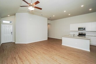 289 Nespral Dr in San Antonio, TX - Building Photo - Building Photo