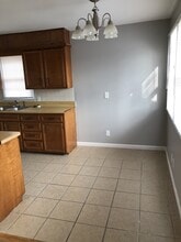 255 Dwight Ct in Haysville, KS - Building Photo - Building Photo