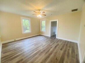 7 Maple St, Unit 2ND FLOOR in Middletown, CT - Building Photo - Building Photo