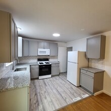 549 Cumberland Rd in Pittsburgh, PA - Foto de edificio - Building Photo