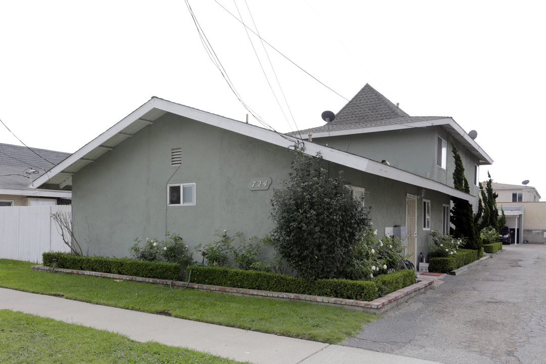 724 Clay in Huntington Beach, CA - Foto de edificio