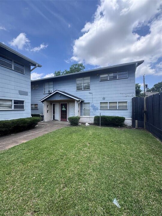 2419 Rosedale St in Houston, TX - Building Photo