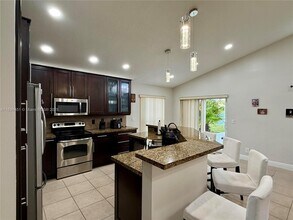 1115 NW 132nd Ave in Pembroke Pines, FL - Building Photo - Building Photo