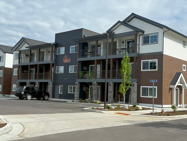 Homestead Village Apartments in Sandpoint, ID - Foto de edificio - Building Photo