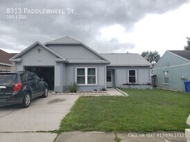 8313 Paddlewheel St in Tampa, FL - Building Photo