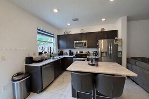 1656 SE 27th Terrace in Homestead, FL - Building Photo