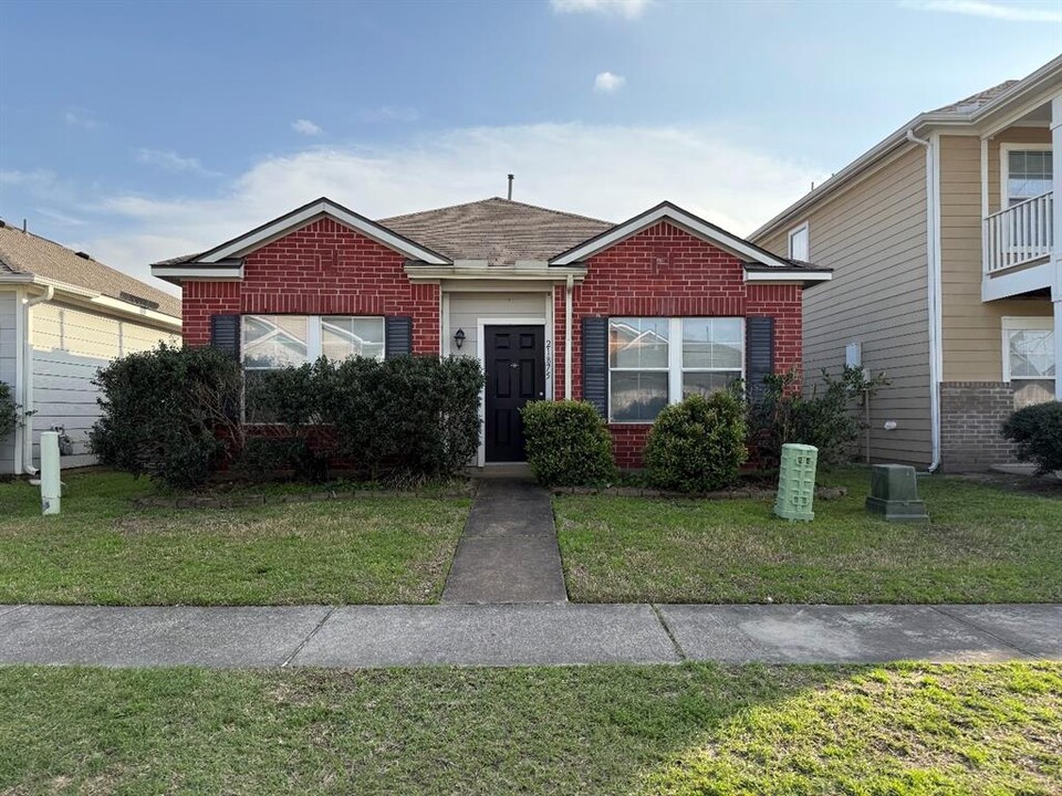 21875 Mossy Field Ln in Spring, TX - Building Photo