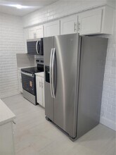 904 Winchester Ct in Brandon, FL - Building Photo - Building Photo