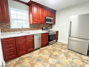 60 Montague Pl in Montclair, NJ - Building Photo - Building Photo