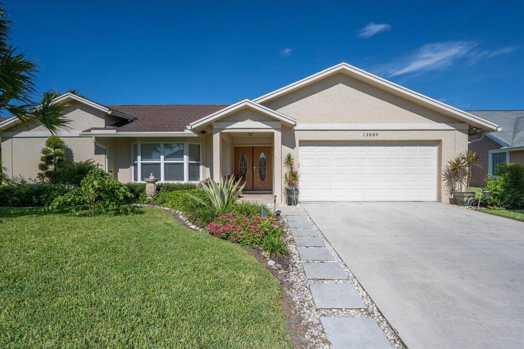 13889 Geranium Pl in Wellington, FL - Building Photo