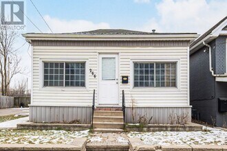 266 Beach Rd in Hamilton, ON - Building Photo - Building Photo