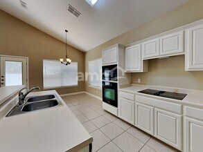 14 Sweetwood in San Antonio, TX - Foto de edificio - Building Photo