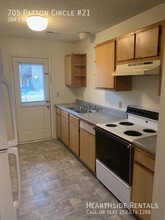 705 Patton Cir, Unit 21 in Winterville, NC - Building Photo - Building Photo