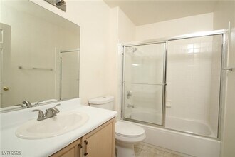 9640 Gunbelt Dr in Las Vegas, NV - Foto de edificio - Building Photo