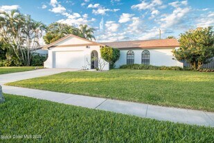 210 Maple Dr in Satellite Beach, FL - Building Photo