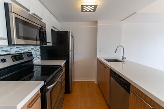 11-1611 St Joseph St in Toronto, ON - Building Photo - Building Photo