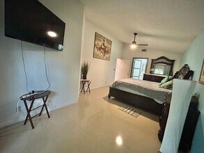 156 Colly Way in North Lauderdale, FL - Building Photo - Building Photo