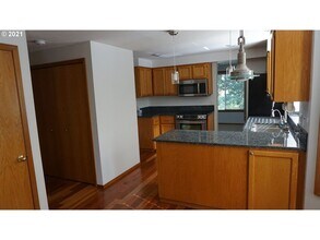 16056 NW Telshire Dr in Beaverton, OR - Building Photo - Building Photo