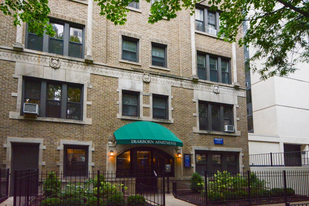 1350 N Dearborn St in Chicago, IL - Building Photo