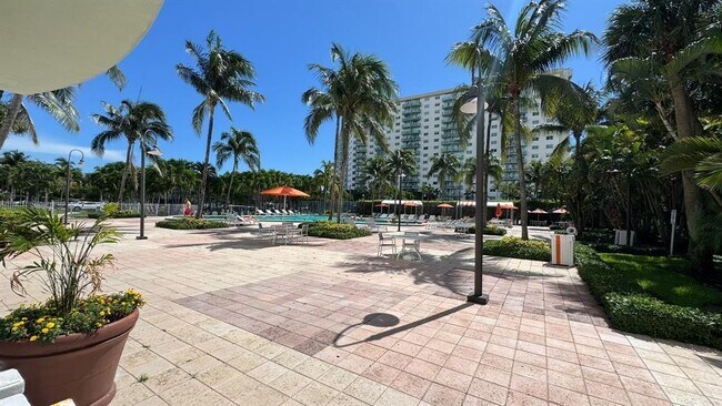 19380 Collins Ave, Unit 507 in Sunny Isles Beach, FL - Foto de edificio - Building Photo