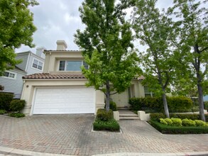 11734 Folkstone Ln in Los Angeles, CA - Foto de edificio - Building Photo