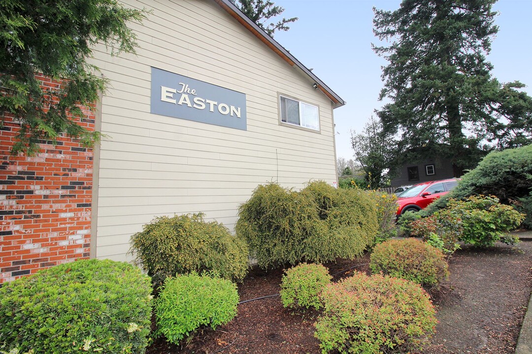 4232-4232 SE Cesar Estrada Chavez Blvd in Portland, OR - Building Photo