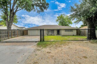 6814 Della St in Houston, TX - Building Photo - Building Photo