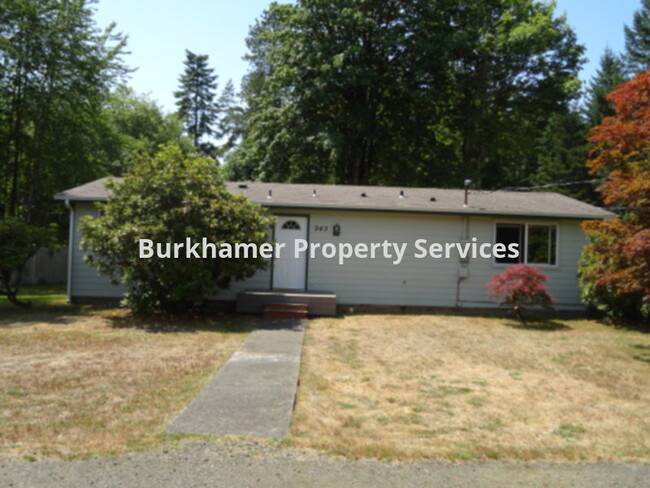 property at 943 N Summit Rd