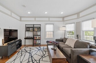 19 Conwell St, Unit 1 in Somerville, MA - Building Photo - Building Photo