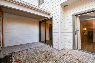 2626 Bering Dr in Houston, TX - Building Photo - Building Photo