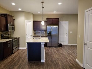 9172 Burkwood Dr in West Des Moines, IA - Building Photo - Building Photo