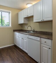 12400 SW Gingham Ln, Unit D in Beaverton, OR - Building Photo - Building Photo