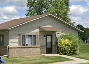 125 Shire Cres in Archbold, OH - Building Photo - Building Photo