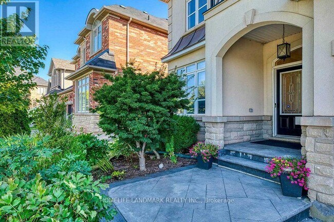 1276 Kestell Blvd. in Oakville, ON - Building Photo - Building Photo
