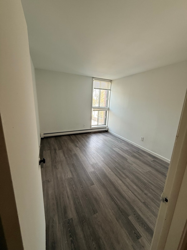 3402 N Oakland Ave, Unit 305 in Milwaukee, WI - Building Photo - Building Photo