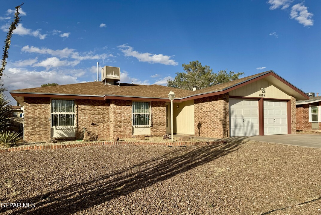 11109 Volare Dr in El Paso, TX - Building Photo