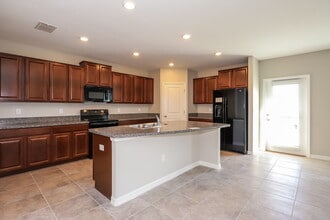 13903 Arbor Pines Dr in Riverview, FL - Foto de edificio - Building Photo