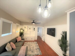 736 8th St N-Unit -736 in St. Petersburg, FL - Building Photo - Building Photo