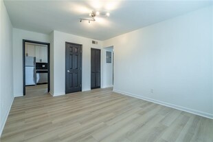 740 Mozley Dr SE in Smyrna, GA - Building Photo